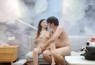 颜值不错多处纹身妹子沙发调情扣逼大力猛操呻吟娇喘