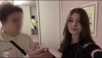  性感女孩让一个陌生人达到高潮，让他在十一月里走向黑暗面 
