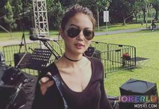  某乐团女主唱AbbeyTan Janella